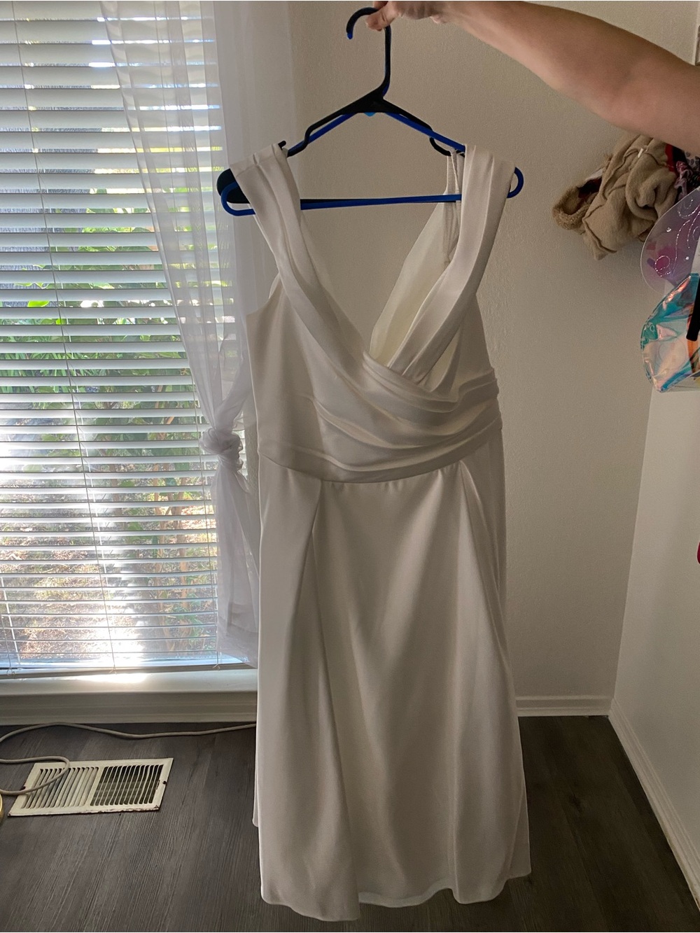 Elegant White V-Neck Wedding Dress